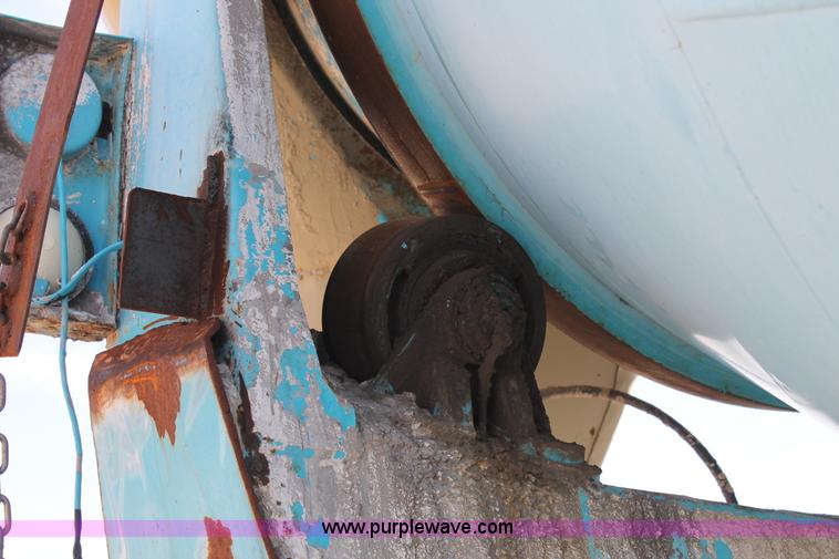 image for item G5743 1993 Kenworth W900 oilfield fabricated cement mixer truck