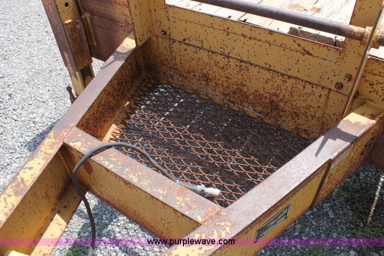 image for item G5745 1996 Belshe DT235 equipment trailer