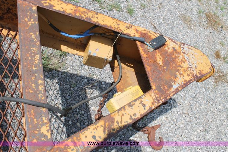 image for item G5745 1996 Belshe DT235 equipment trailer