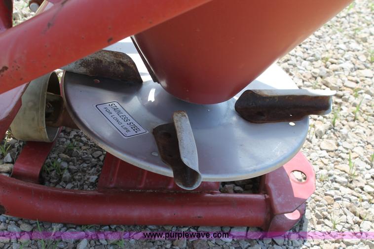 image for item G5748 2004 Cosmo 500 seeder/spreader