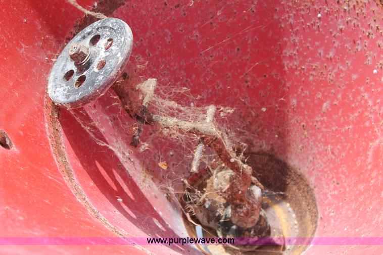 image for item G5748 2004 Cosmo 500 seeder/spreader