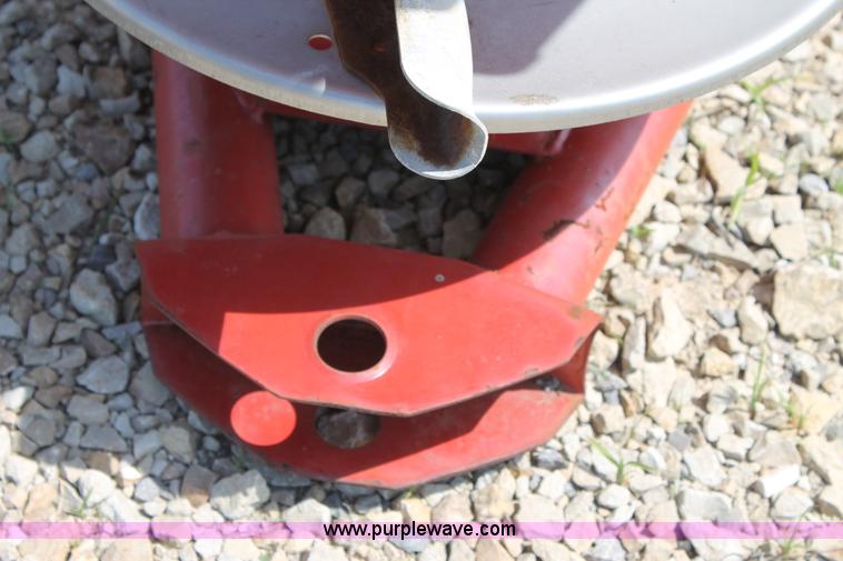 image for item G5748 2004 Cosmo 500 seeder/spreader