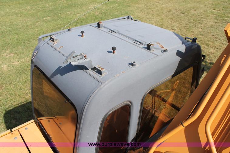 image for item G5751 2003 Case CX330 excavator