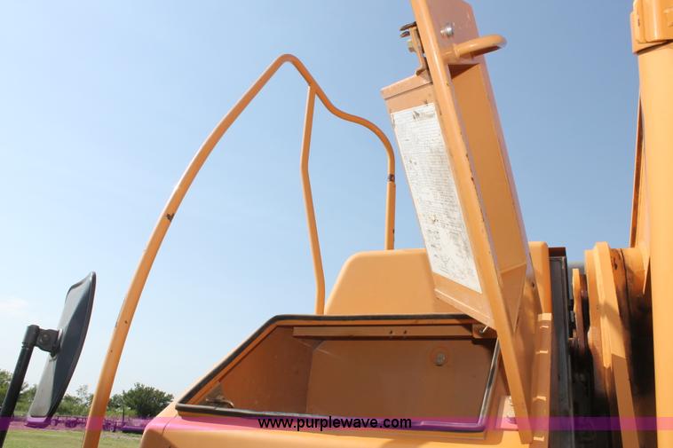 image for item G5751 2003 Case CX330 excavator