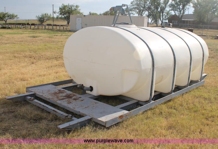 image for item G5758 2,035 gallon water tank
