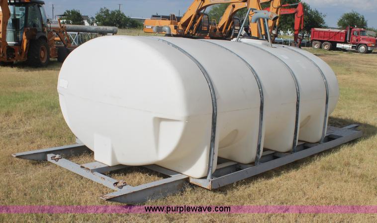image for item G5758 2,035 gallon water tank