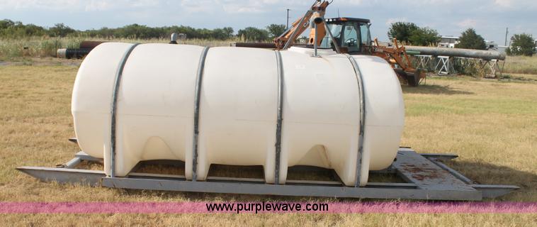 image for item G5758 2,035 gallon water tank