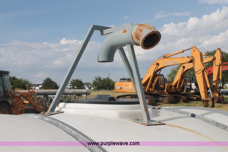 image for item G5758 2,035 gallon water tank