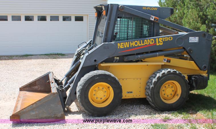 image for item G5786 2001 New Holland LS190 skid steer