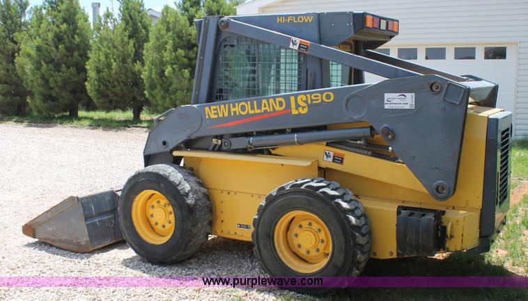 image for item G5786 2001 New Holland LS190 skid steer