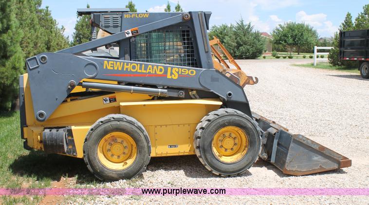 image for item G5786 2001 New Holland LS190 skid steer