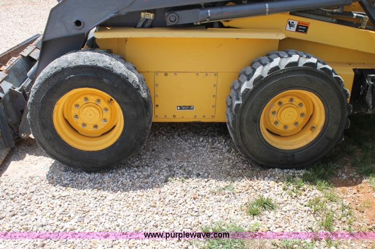 image for item G5786 2001 New Holland LS190 skid steer