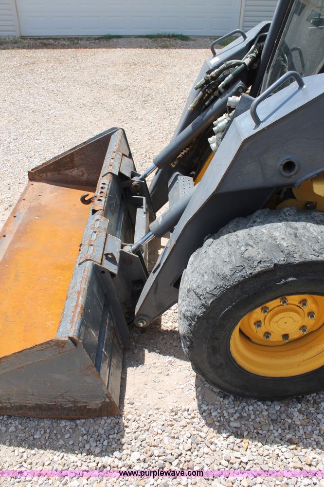 image for item G5786 2001 New Holland LS190 skid steer