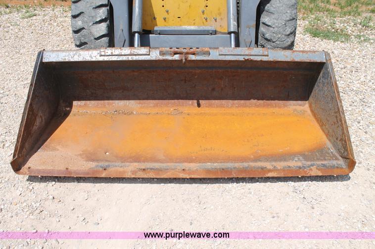 image for item G5786 2001 New Holland LS190 skid steer