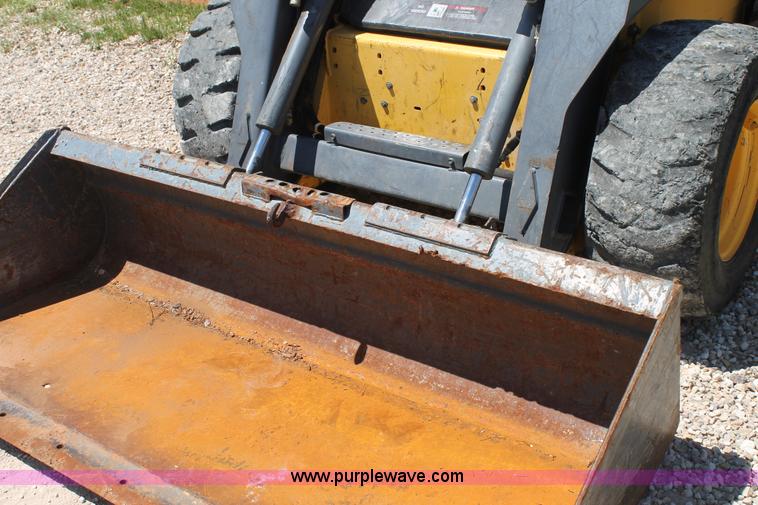 image for item G5786 2001 New Holland LS190 skid steer