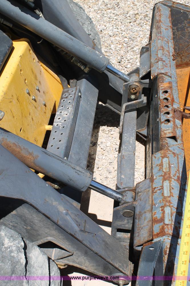 image for item G5786 2001 New Holland LS190 skid steer