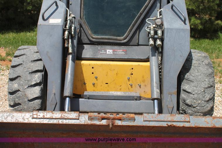 image for item G5786 2001 New Holland LS190 skid steer