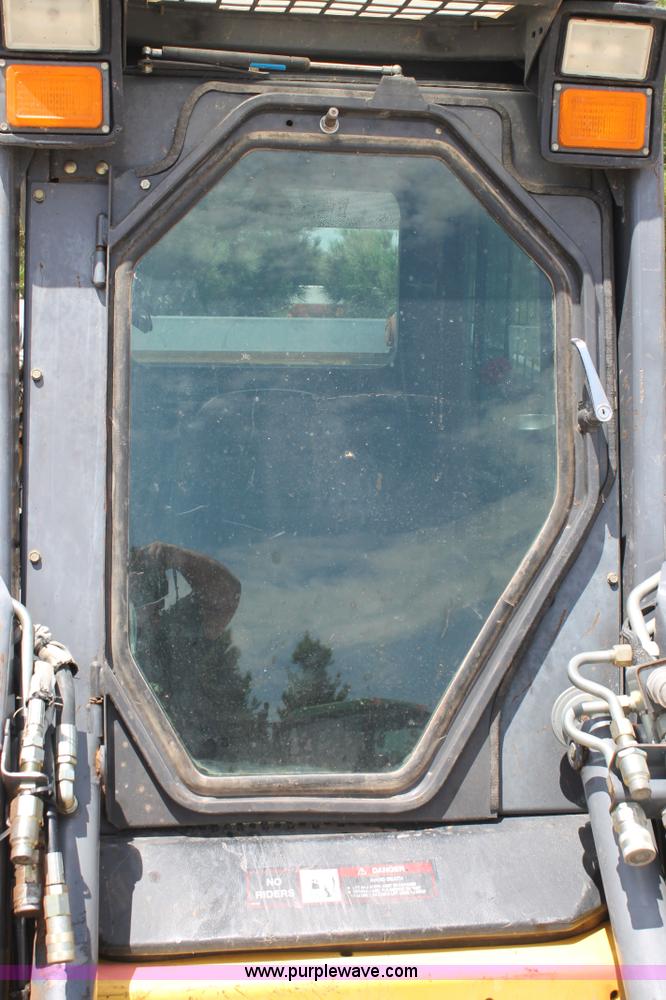 image for item G5786 2001 New Holland LS190 skid steer