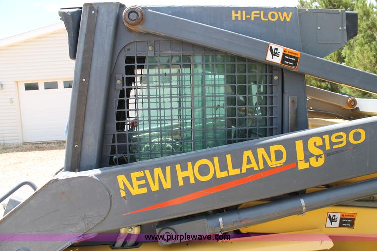 image for item G5786 2001 New Holland LS190 skid steer