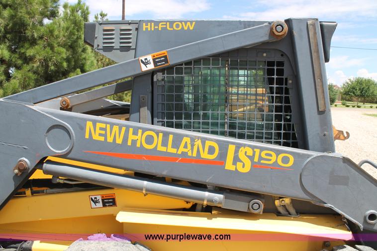 image for item G5786 2001 New Holland LS190 skid steer