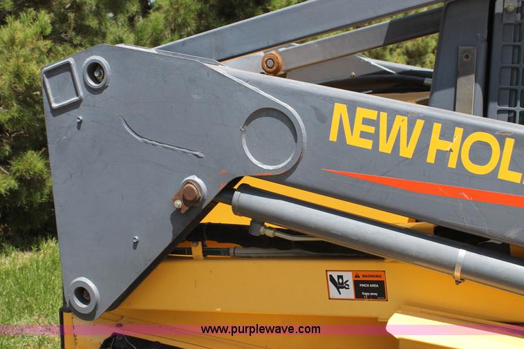 image for item G5786 2001 New Holland LS190 skid steer