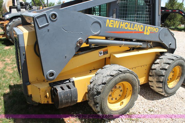 image for item G5786 2001 New Holland LS190 skid steer