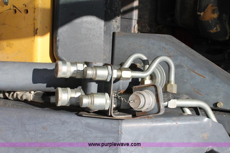 image for item G5786 2001 New Holland LS190 skid steer