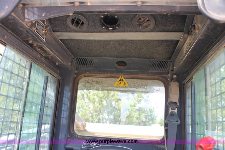 image for item G5786 2001 New Holland LS190 skid steer