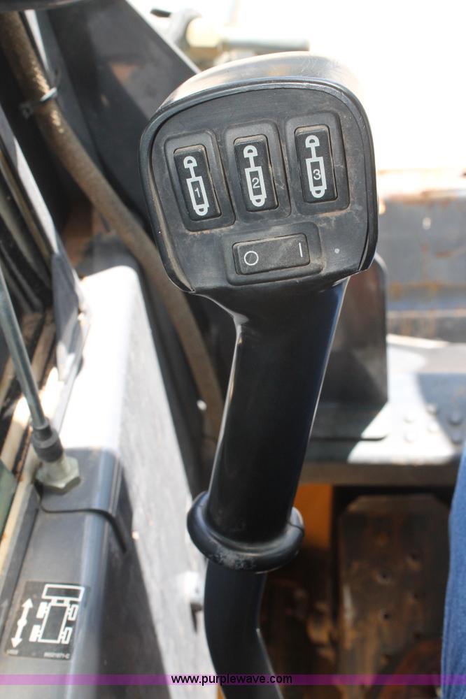 image for item G5786 2001 New Holland LS190 skid steer