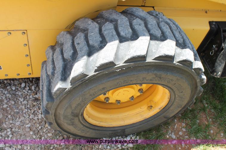 image for item G5786 2001 New Holland LS190 skid steer