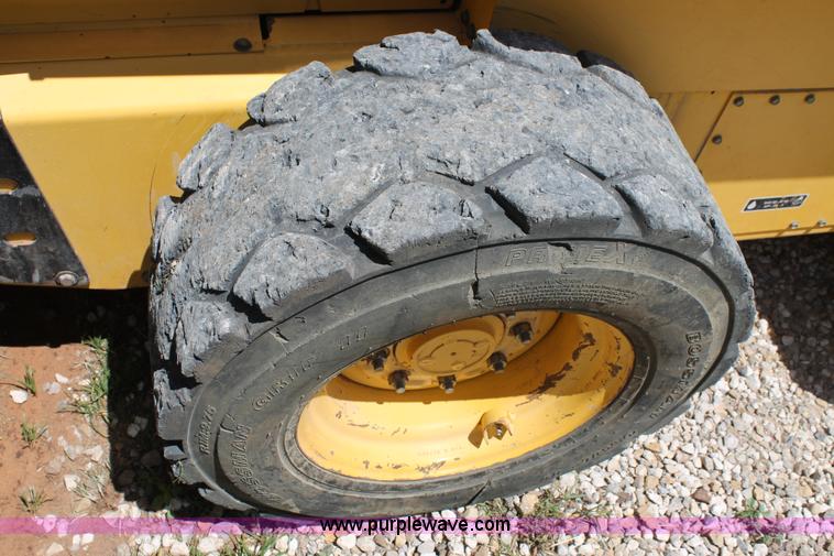 image for item G5786 2001 New Holland LS190 skid steer