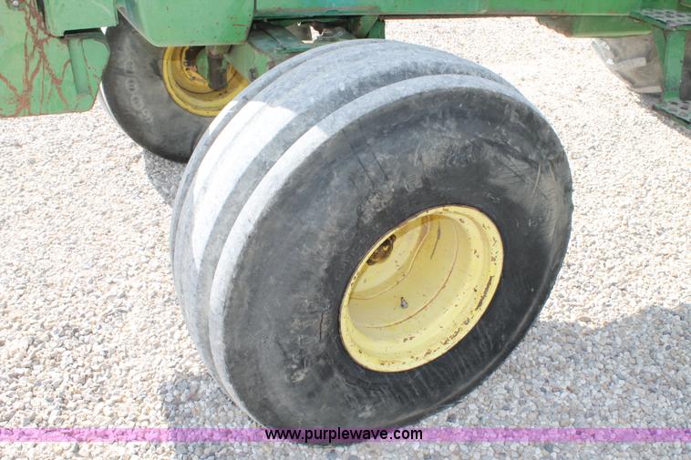 image for item G5788 1981 John Deere 4840 tractor