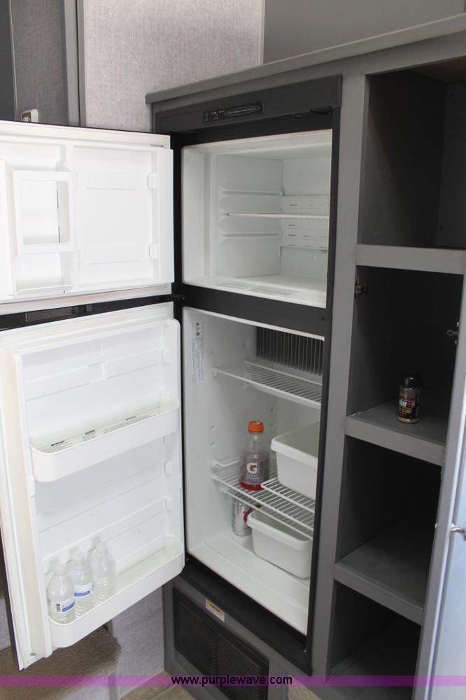 image for item G5789 2007 Fleetwood 37.5' fifth wheel travel trailer