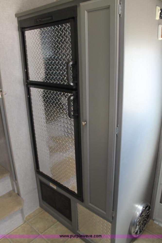 image for item G5789 2007 Fleetwood 37.5' fifth wheel travel trailer