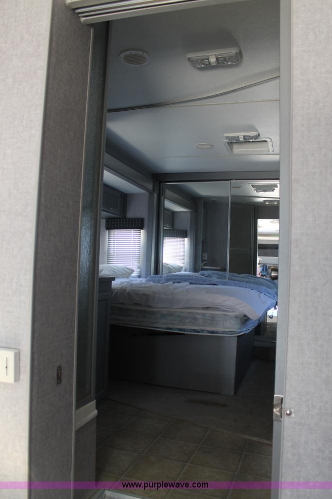 image for item G5789 2007 Fleetwood 37.5' fifth wheel travel trailer