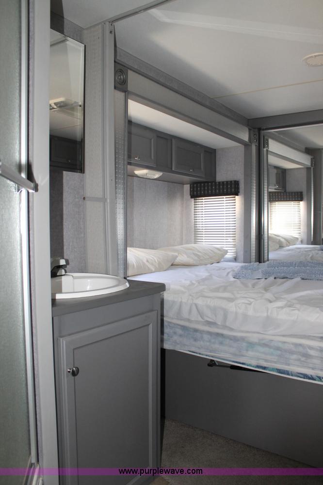 image for item G5789 2007 Fleetwood 37.5' fifth wheel travel trailer