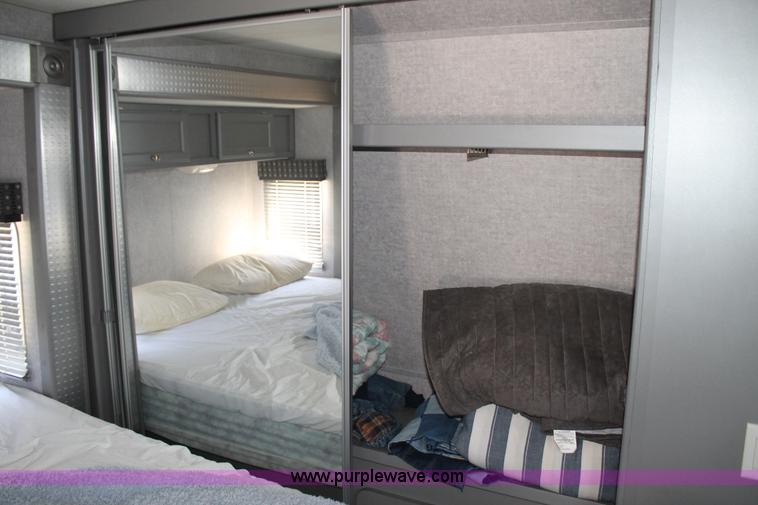 image for item G5789 2007 Fleetwood 37.5' fifth wheel travel trailer