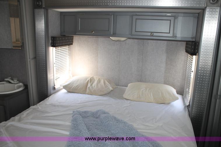 image for item G5789 2007 Fleetwood 37.5' fifth wheel travel trailer