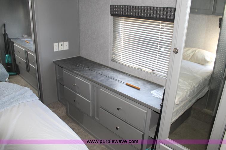 image for item G5789 2007 Fleetwood 37.5' fifth wheel travel trailer