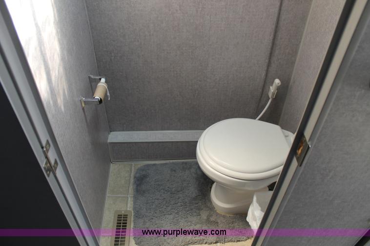 image for item G5789 2007 Fleetwood 37.5' fifth wheel travel trailer