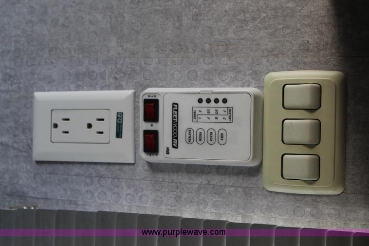 image for item G5789 2007 Fleetwood 37.5' fifth wheel travel trailer