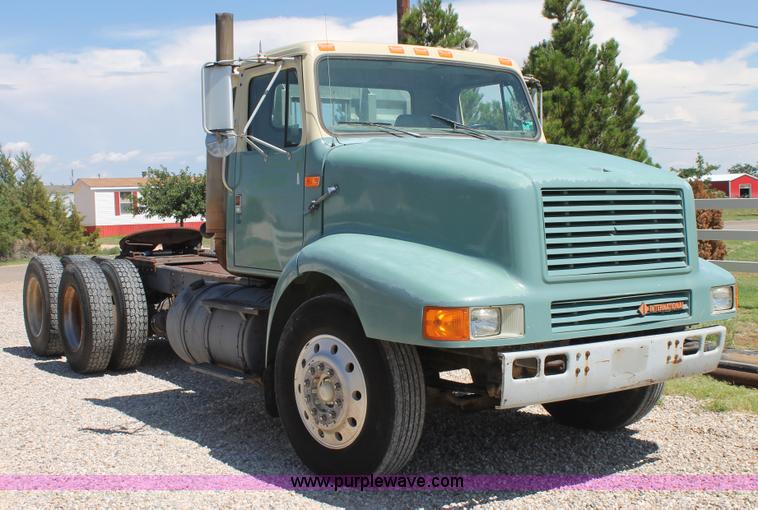 image for item G5790 1991 International 8200 semi truck