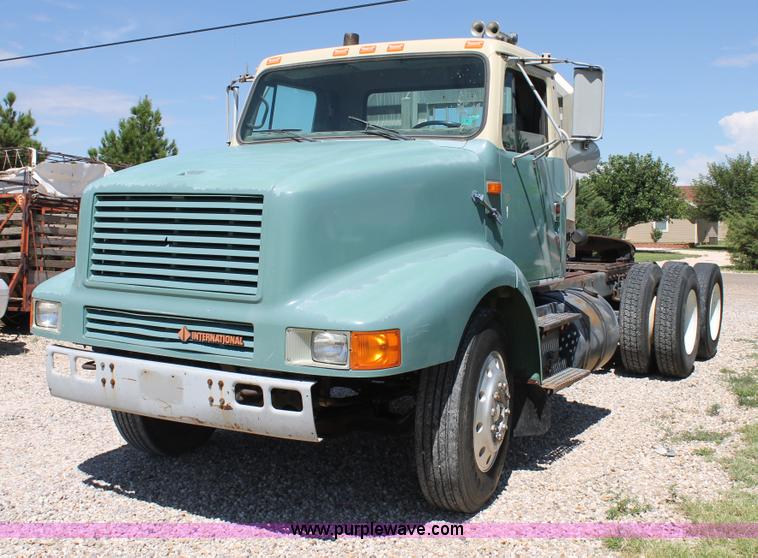 image for item G5790 1991 International 8200 semi truck