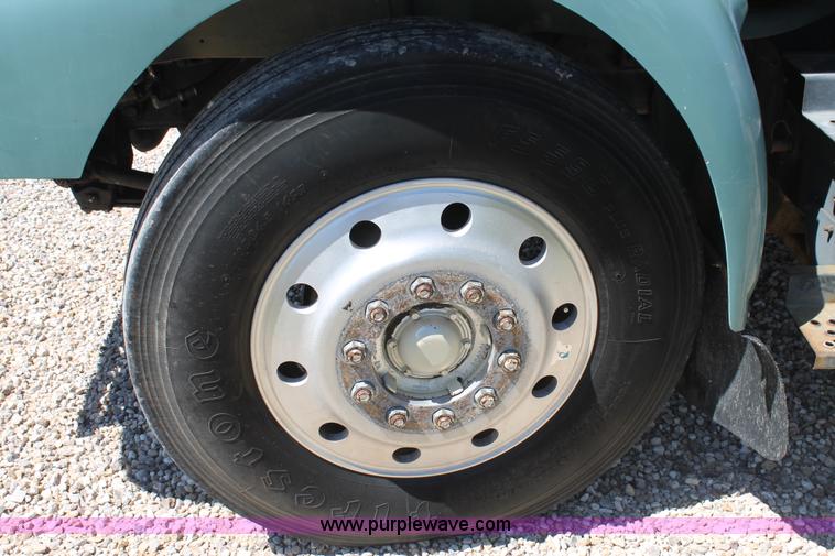 image for item G5790 1991 International 8200 semi truck