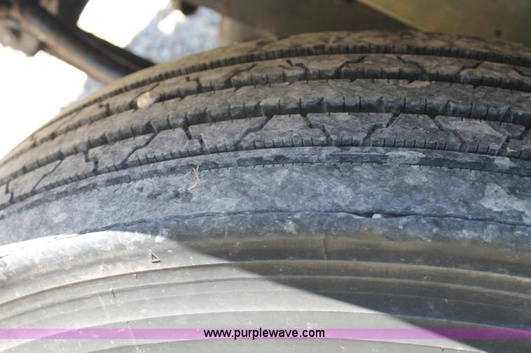 image for item G5790 1991 International 8200 semi truck