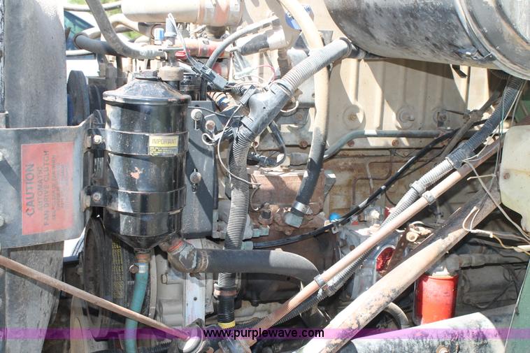 image for item G5790 1991 International 8200 semi truck