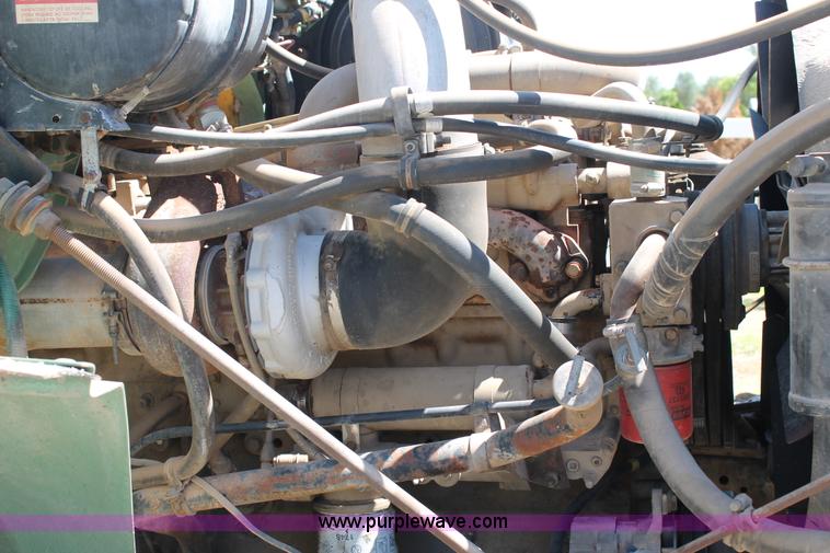 image for item G5790 1991 International 8200 semi truck