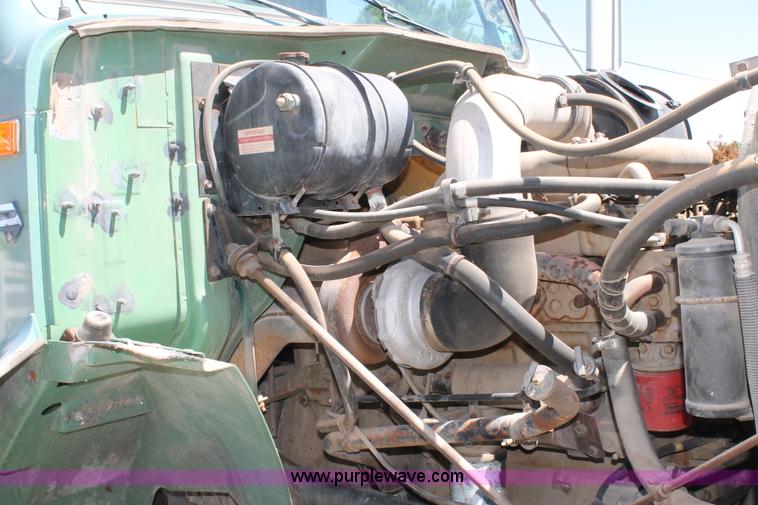 image for item G5790 1991 International 8200 semi truck