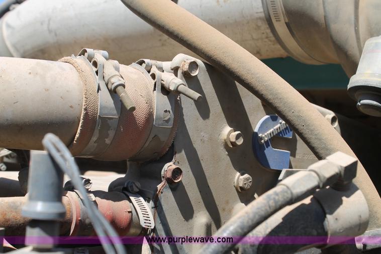 image for item G5790 1991 International 8200 semi truck