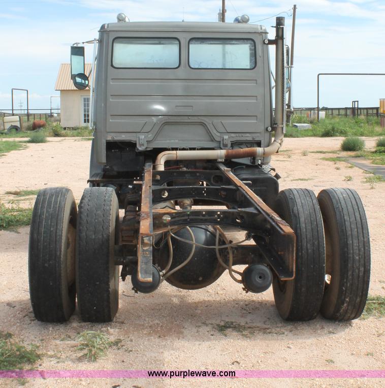 image for item G5794 1995 Freightliner FL70 semi truck